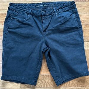 Calvin Klein bermuda shorts, size 14
